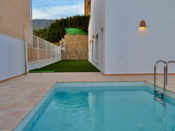 Ref BSPCI-625, A 300m2 detached villa with swimming pool and gardens for sale in Orcheta, Alicante, Spain.