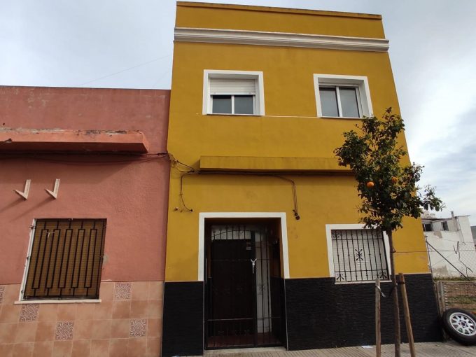 101m2 townhouse for sale in C/ Materna