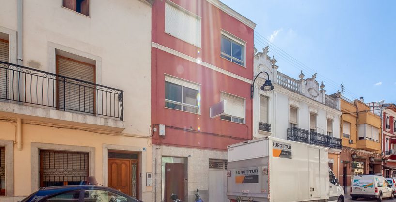 360m2 townhouse for sale in C/ Cristobal Colon