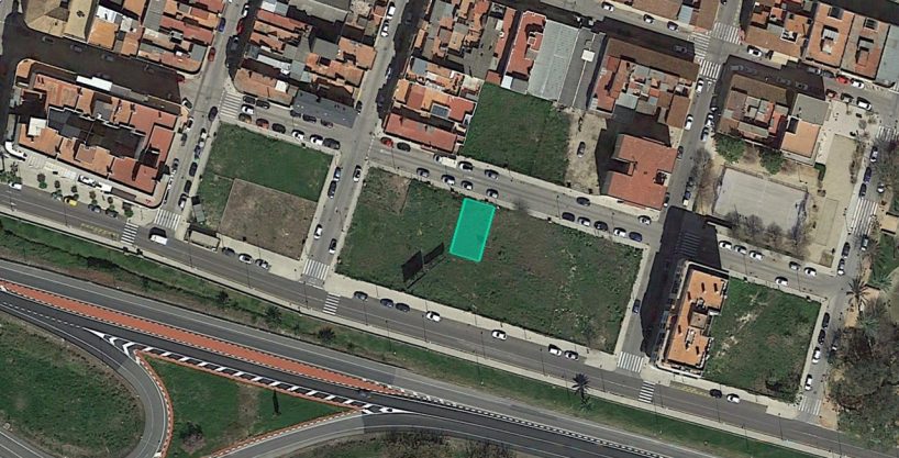 180m2 urban land for building for sale in C/ Ausias March