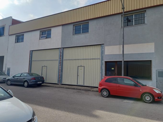 1021m2 warehouse for sale in C/ Patro