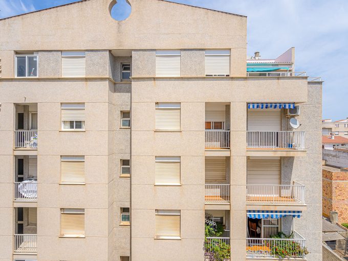 97m2 apartment for sale in C/ Santa Cecilia