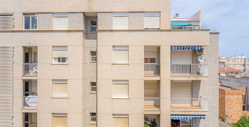 97m2 apartment for sale in C/ Santa Cecilia
