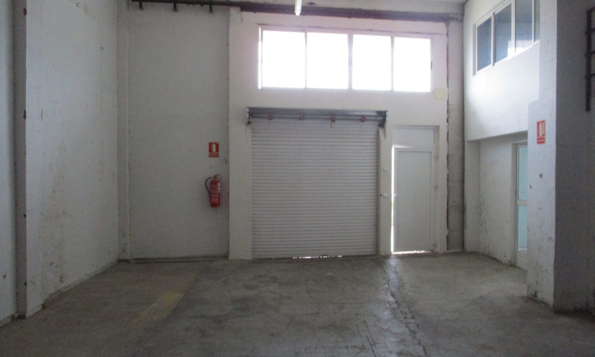 600m2 business premises for sale in Av Valencia