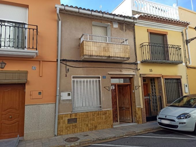 Ref M160198. A 130m2 townhouse for sale in Calle de la Cruz, 13, Real de Gandia, Valencia, Spain.
