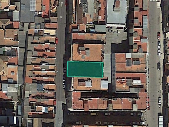 224m2 urban land for building for sale in C/ Gerardo Laguia