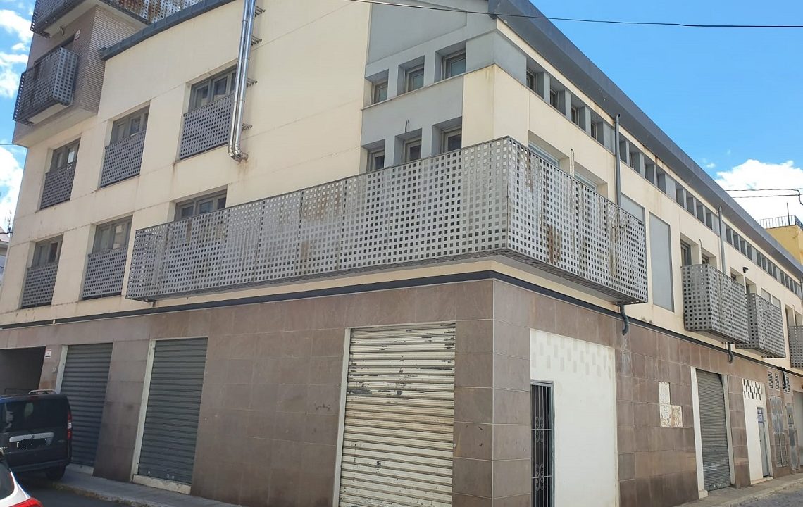100m2 business premises for sale in GANDIA DE