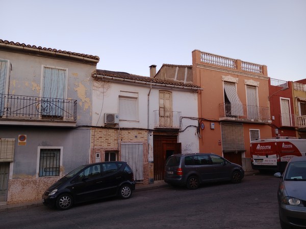 Ref M204742. A 120m2 townhouse for sale in Calle San Quintín 13, Alzira, Valencia, Spain.