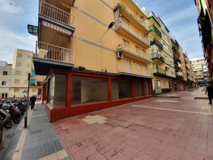 Ref M197171. A 163m2 business premises for sale in Calle Rosal 1