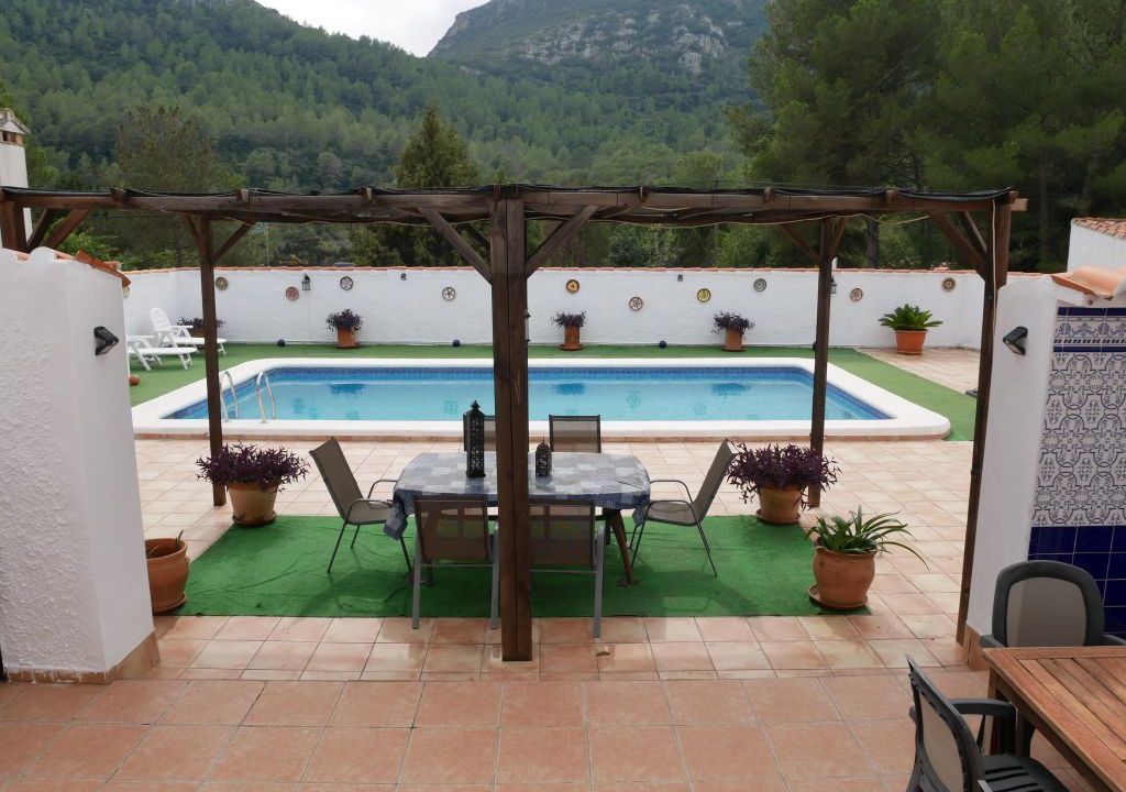 335m2 5 bedroom villa with large pool for sale in La Drova Barx Valencia Spain12