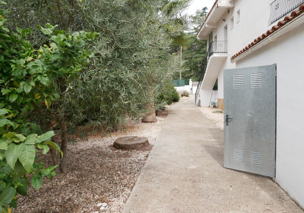 335m2 5 bedroom villa with large pool for sale in La Drova Barx Valencia Spain14