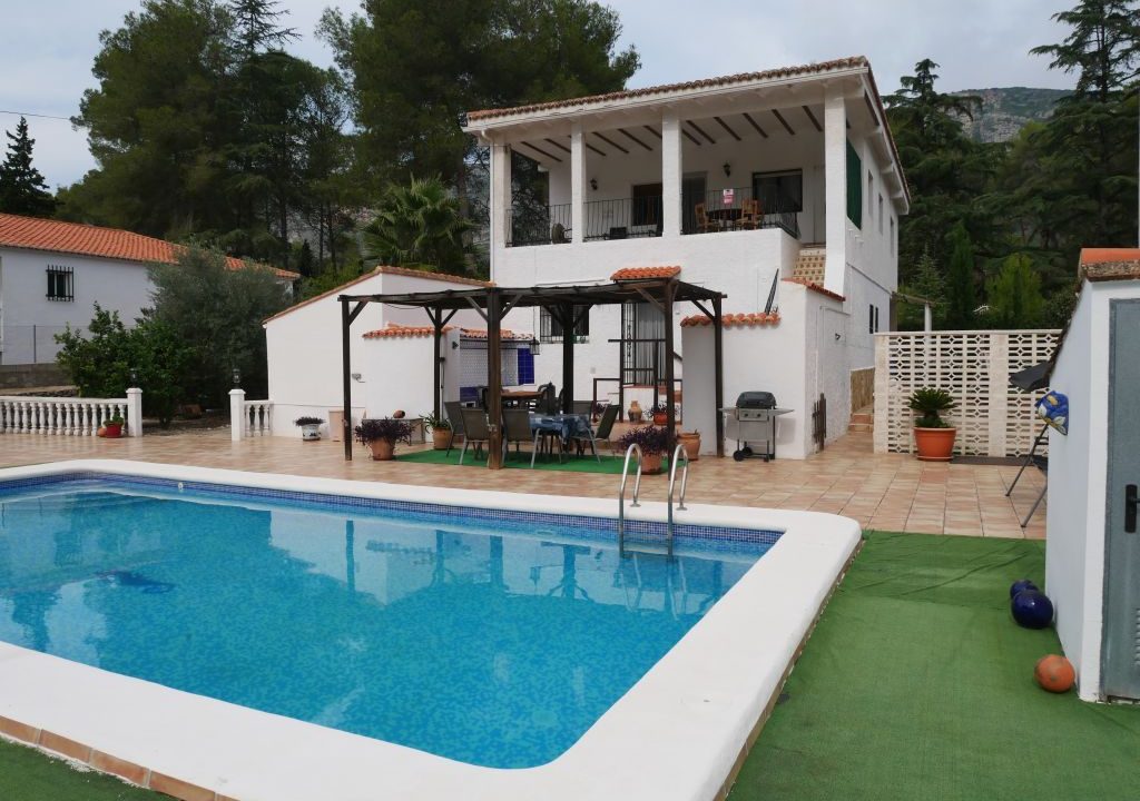 335m2 5 bedroom villa with large pool for sale in La Drova Barx Valencia Spain17