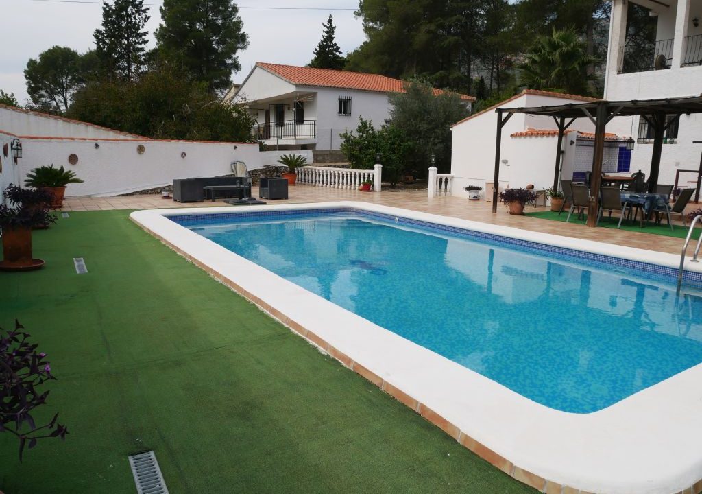335m2 5 bedroom villa with large pool for sale in La Drova Barx Valencia Spain18