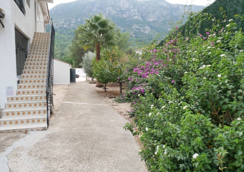 335m2 5 bedroom villa with large pool for sale in La Drova Barx Valencia Spain22