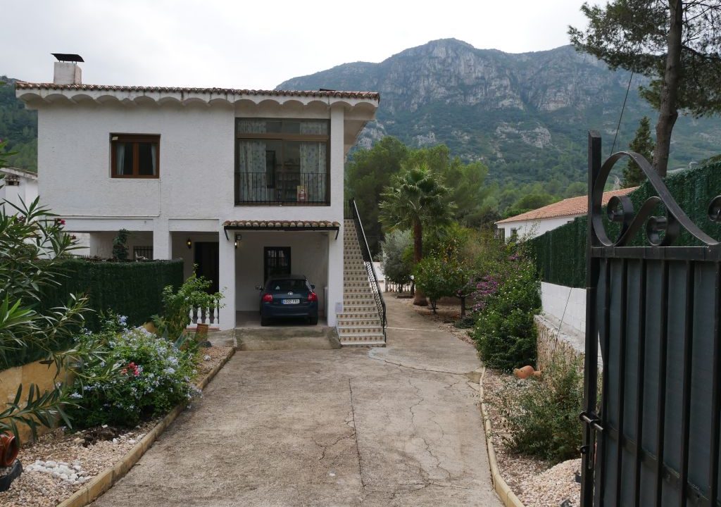 335m2 5 bedroom villa with large pool for sale in La Drova Barx Valencia Spain23