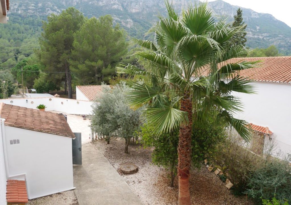 335m2 5 bedroom villa with large pool for sale in La Drova Barx Valencia Spain41