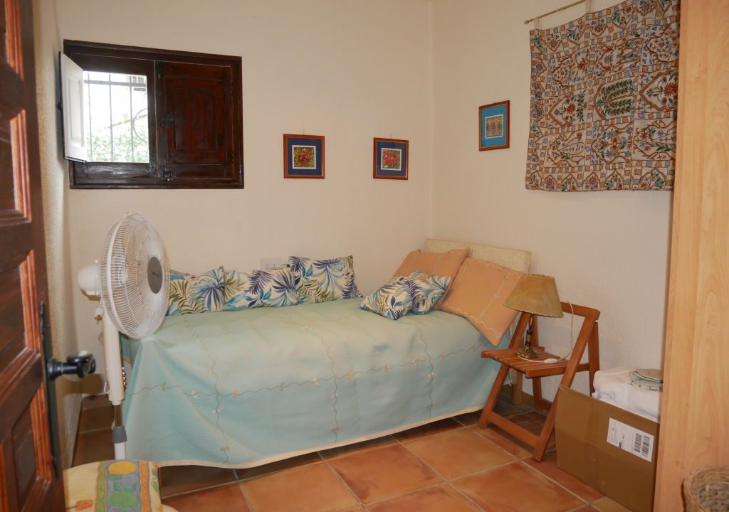 335m2 5 bedroom villa with large pool for sale in La Drova Barx Valencia Spain7