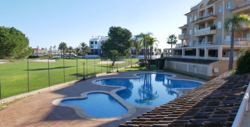 EXCM-OlivaNova2. A 67 golf apartment with parking and pool for sale in Oliva Valencia Spain