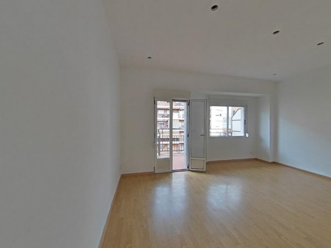 EXCCH-58664-0001. A 85 great location apartment for sale in Gandia Valencia Spain