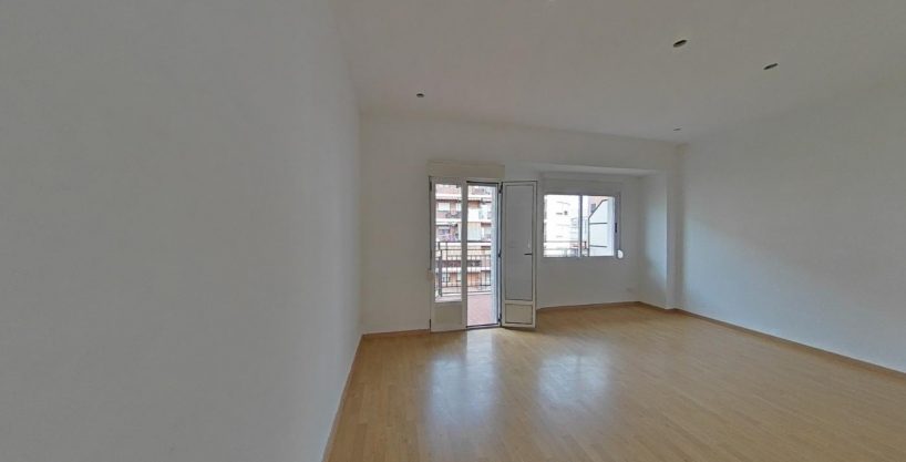 EXCCH-58664-0001. A 85 great location apartment for sale in Gandia Valencia Spain